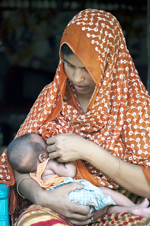 Breastfeeding mother in Bangladesh