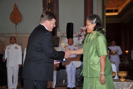 Her Royal Highness Princess Maha Chakri Sirindhorn of Thailand presents Robert E. Black with the Prince Mahidol Award in the field of Public Health.