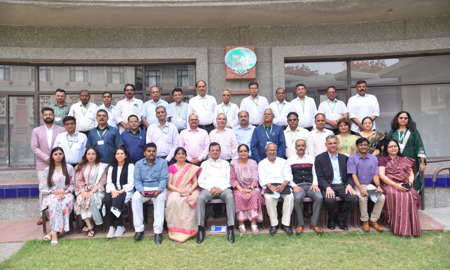 Group photo of trainees.