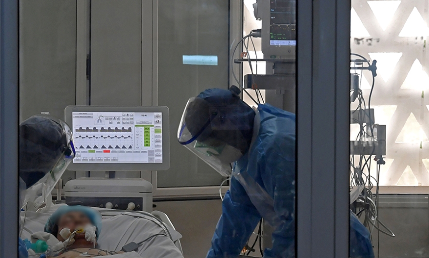 Medical staff care for a COVID-19 patient in the intensive care unit of the Ariana Mami hospital near the Tunisian capital, Tunis, on April 22, 2020. Image: Fethi Belaid /AFP via Getty Images