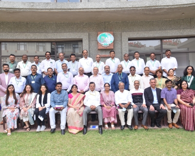 Group photo of trainees.