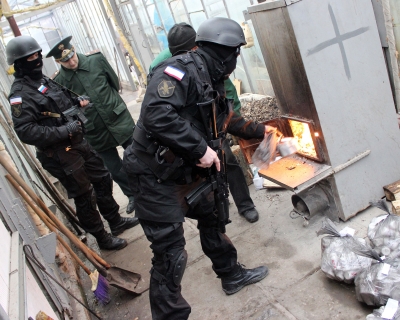 Russian drug police burn bags of Methadone on December 23, 2014 in Simferopol, Crimea—a possible approach in newly occupied areas in Ukraine. Image: Yuriy Lashov/AFP via Getty Images