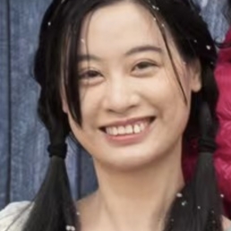 Headshot of Jocelyn Jinsha Chen on a dark background